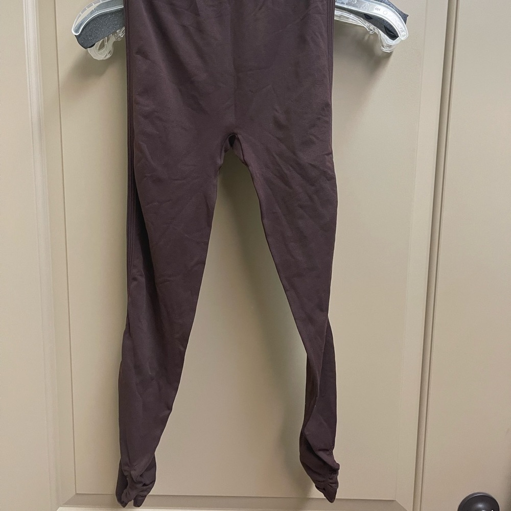 Cropped leggings with jeweled detail on legs
